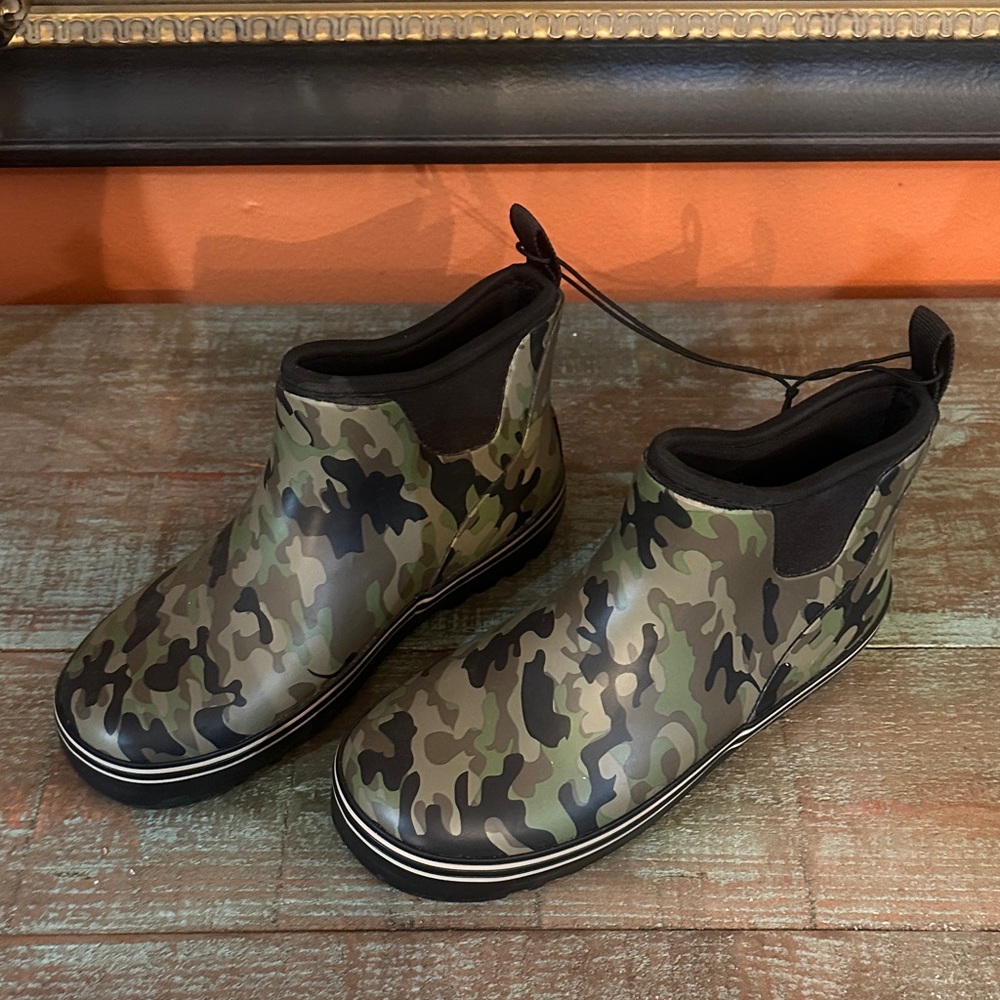 New! Magellan Outdoors Kids Camouflage Rain Boots 6 Youth Big Kids